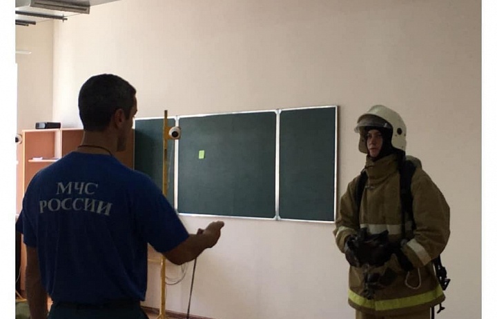 14 сентября к выполнению конкурсных заданий приступили участники компетенции "Пожарная безопасность". 