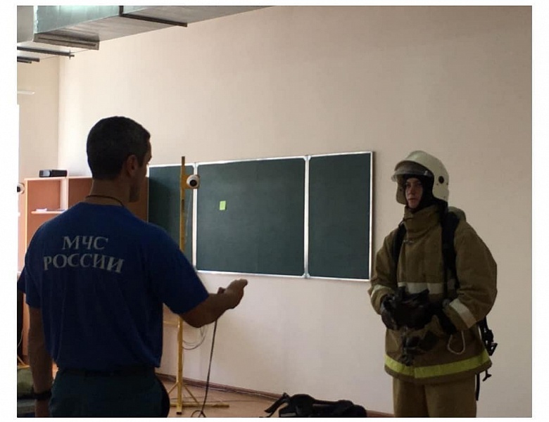 14 сентября к выполнению конкурсных заданий приступили участники компетенции "Пожарная безопасность". 