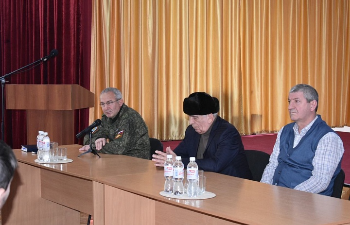 Встреча студентов выпускных групп по вопросам весенней призывной кампании с участием военного комиссара Магомеда Джимханова