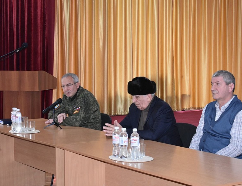 Встреча студентов выпускных групп по вопросам весенней призывной кампании с участием военного комиссара Магомеда Джимханова